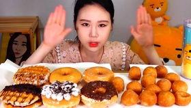 呆瓜吃甜甜圈视频,趣味横生瞬间捕捉