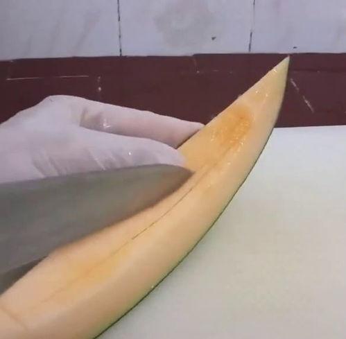 吃哈密瓜的正确切法视频,轻松掌握完美切法视频教程