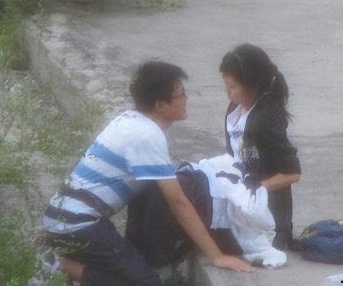 校园情侣约会吃瓜视频,吃瓜群众围观校园爱情瓜