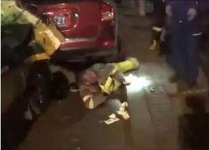 大爷拿碗吃瓜视频,演绎夏日街头风情