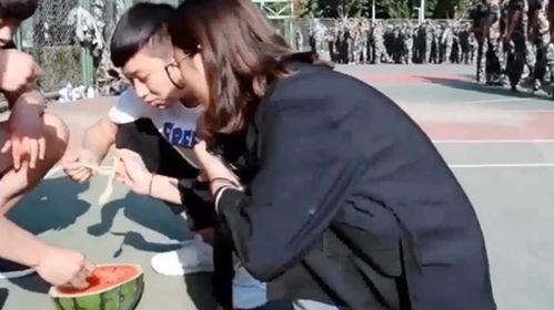 学生六点吃瓜视频大全播放,视频大全带你领略校园生活趣味瞬间