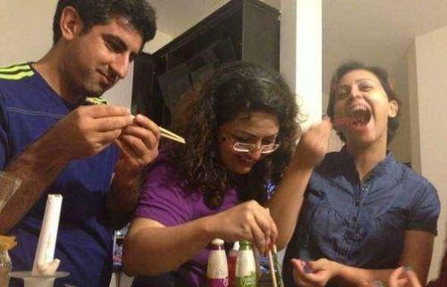 老外吃瓜事件真相视频播放,真相视频播放背后的故事