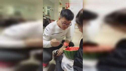 生气吃瓜的视频,生气吃瓜，揭秘当代年轻人的情绪宣泄新方式