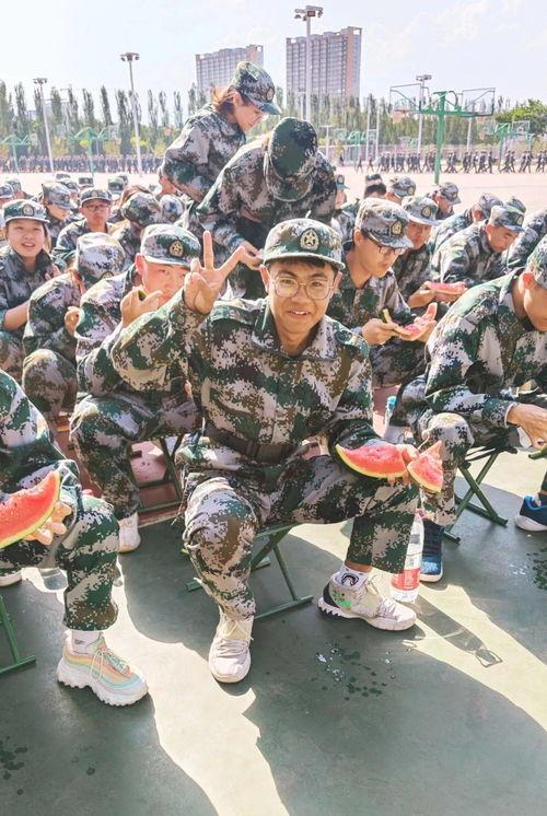 军训跳舞视频原版吃瓜,原版吃瓜揭秘